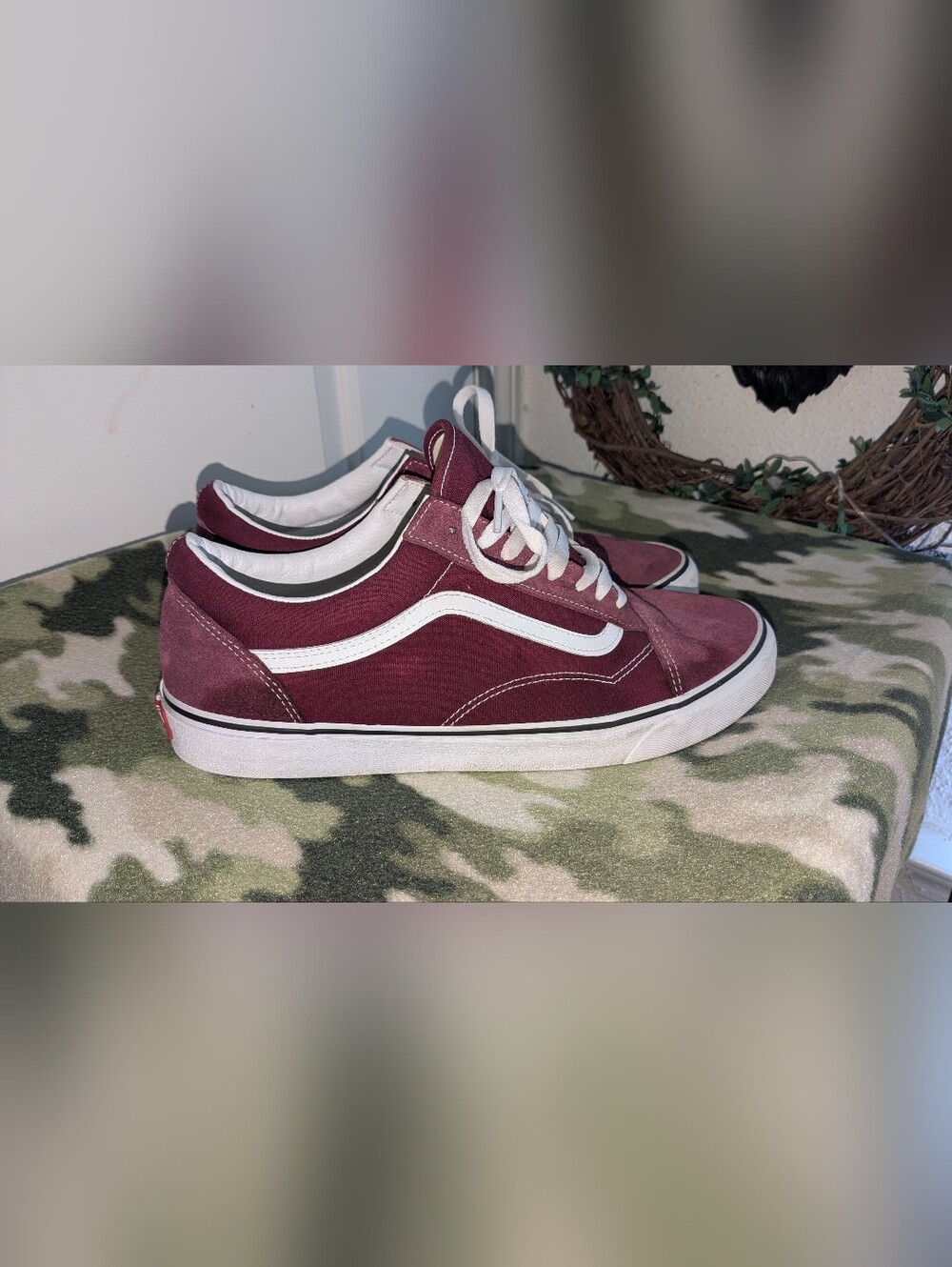 Vans Men's Low-Top Sneakers in Burgundy and White